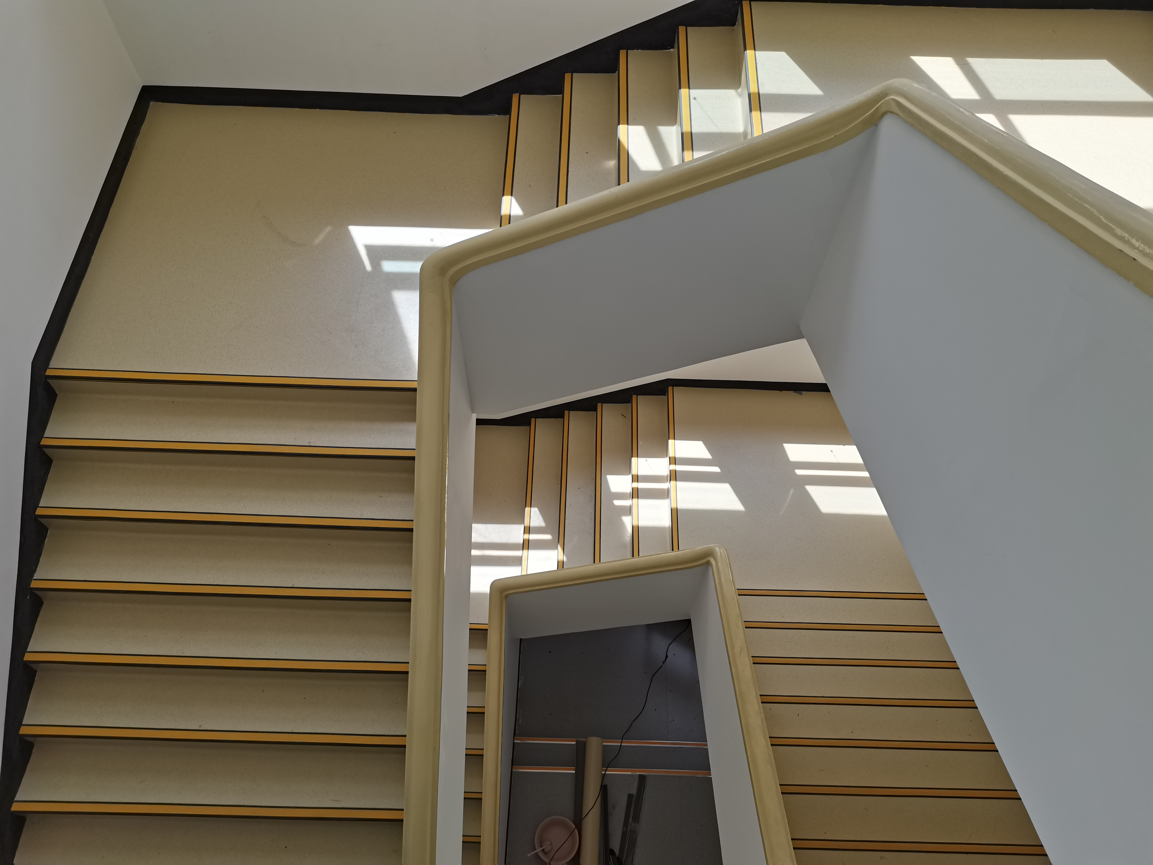 片材塑膠地板的保養與維護